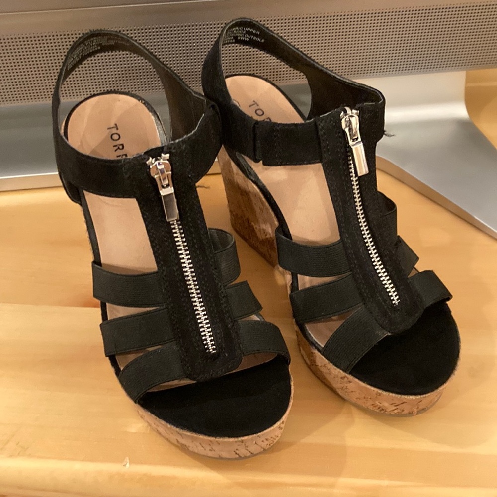 Torrid black zip wedges, size 9 WW